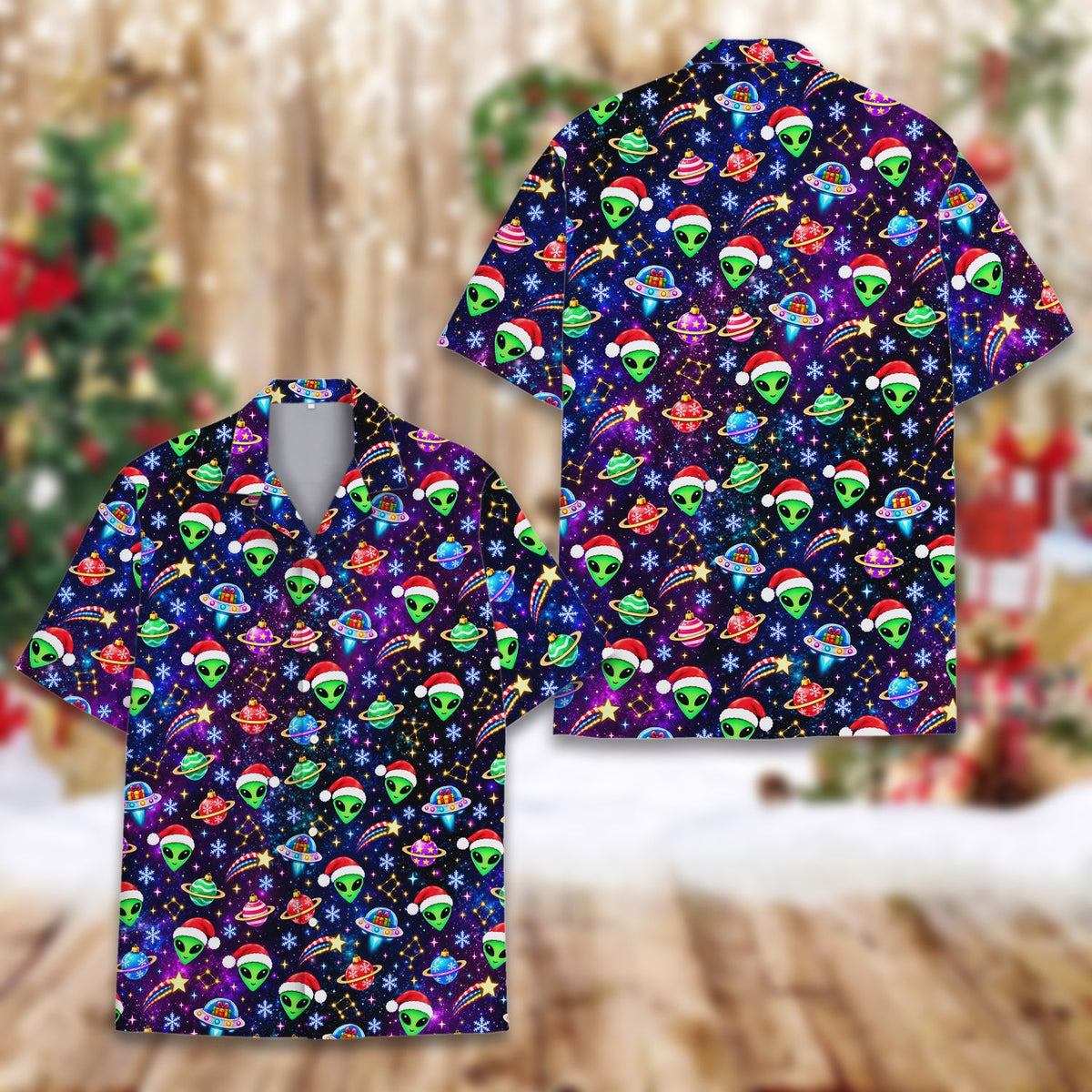 Close-up of the green aliens wearing red Santa hats on the Hawaiian shirt