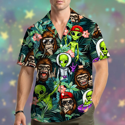 Front view showing the green aliens and brown gorillas pattern