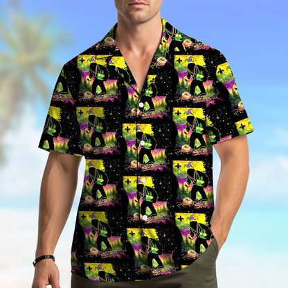 Another back view of the matching family Hawaiian shirt