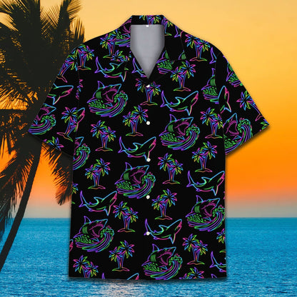 Second lifestyle view of the family wearing matching print shirts