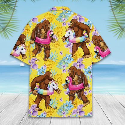 Detailed back view of the yellow matching family hawaiian shirt