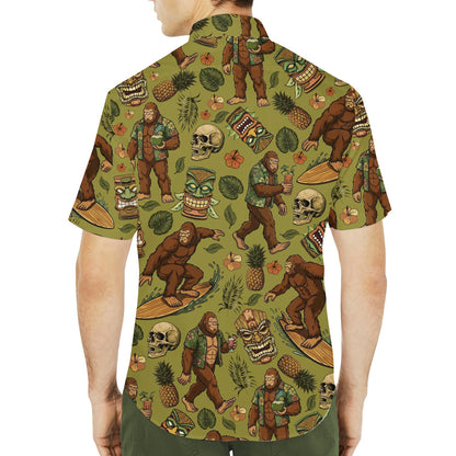 Couple wearing family matching hawaiian shirts in a vacation setting, lifestyle view